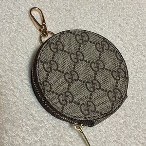 Fashion circular coin purse with clip